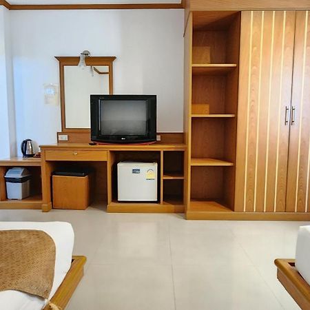 Eden Park Hotel Patong Buitenkant foto