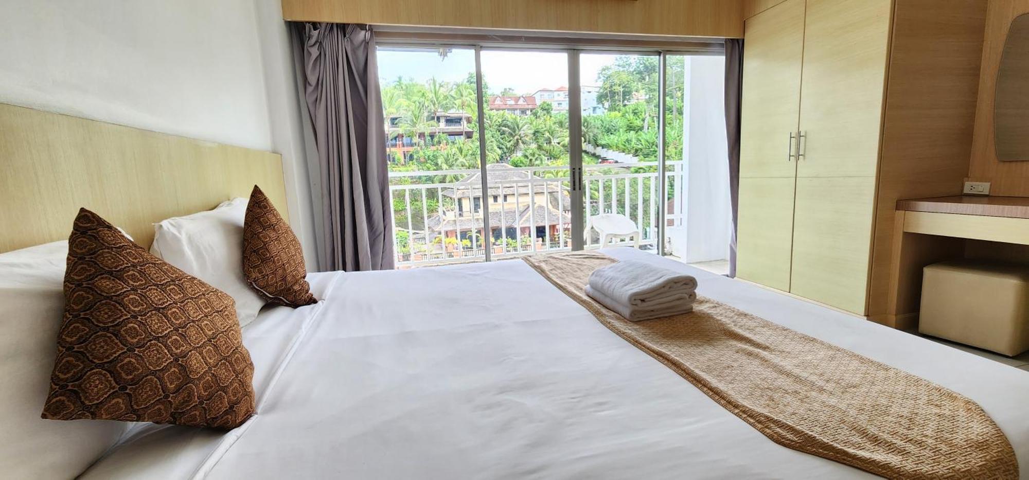 Eden Park Hotel Patong Buitenkant foto