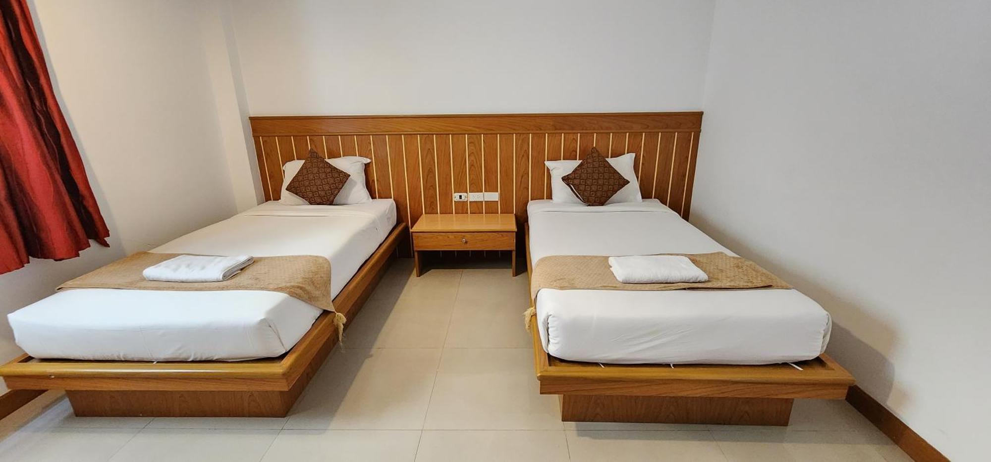 Eden Park Hotel Patong Buitenkant foto