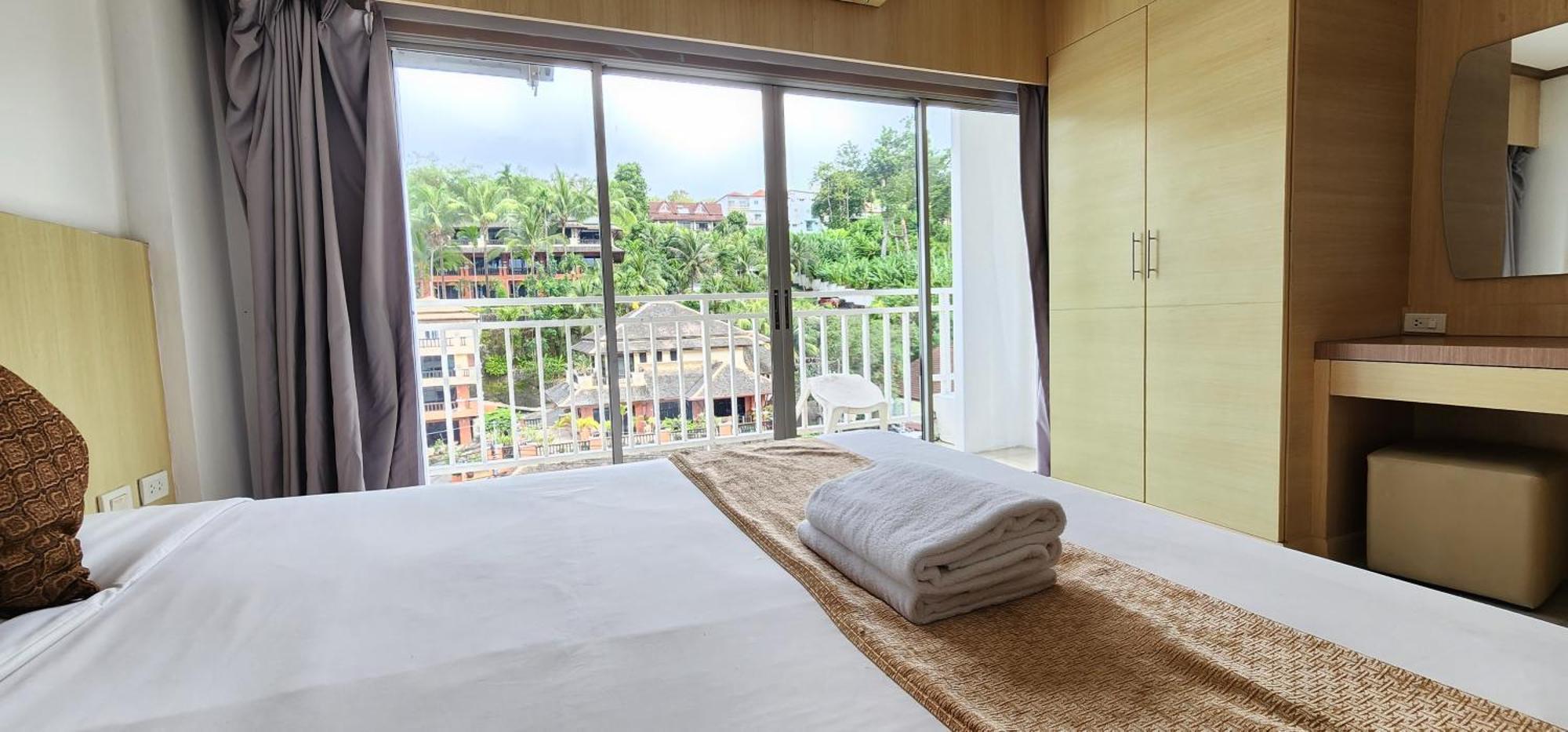 Eden Park Hotel Patong Buitenkant foto