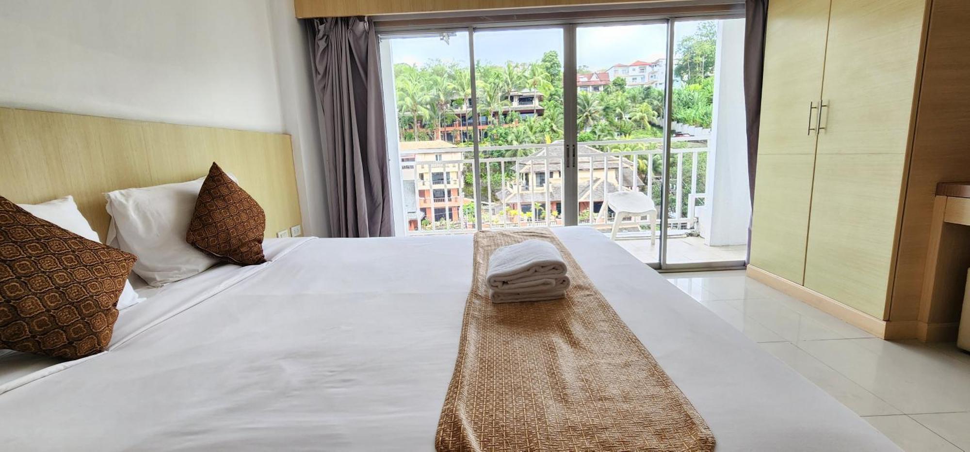 Eden Park Hotel Patong Buitenkant foto