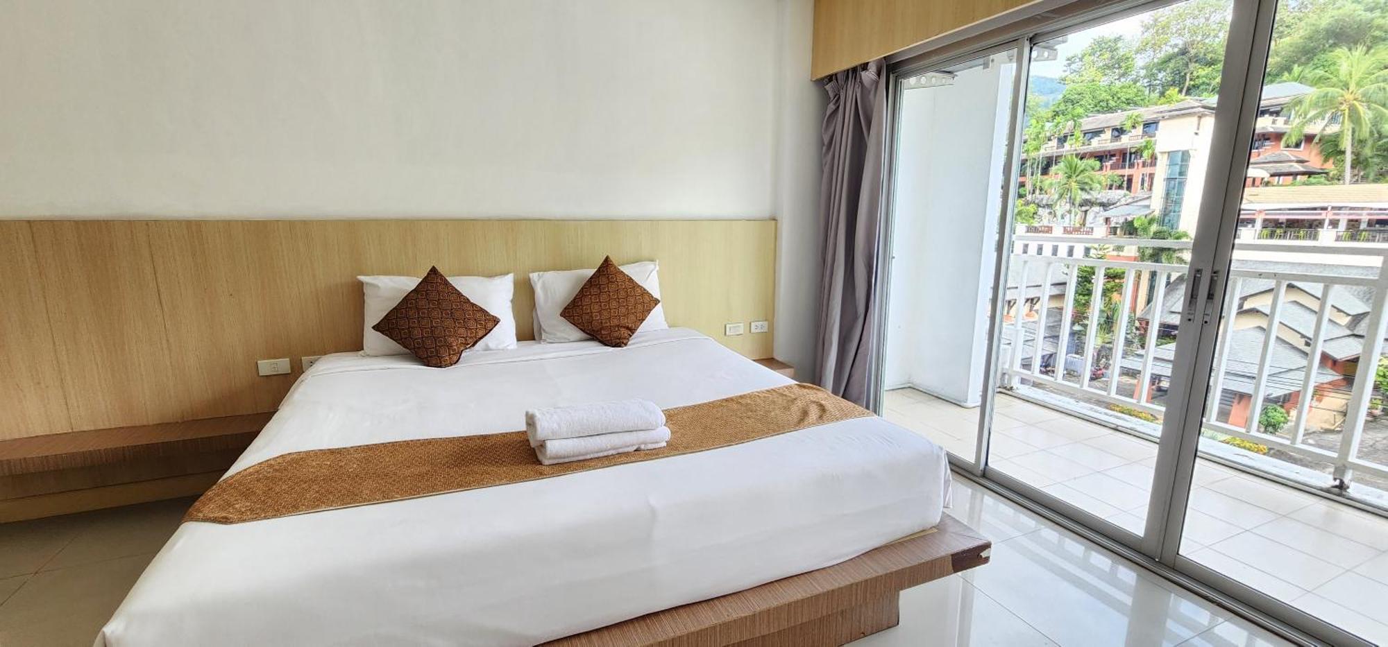 Eden Park Hotel Patong Buitenkant foto