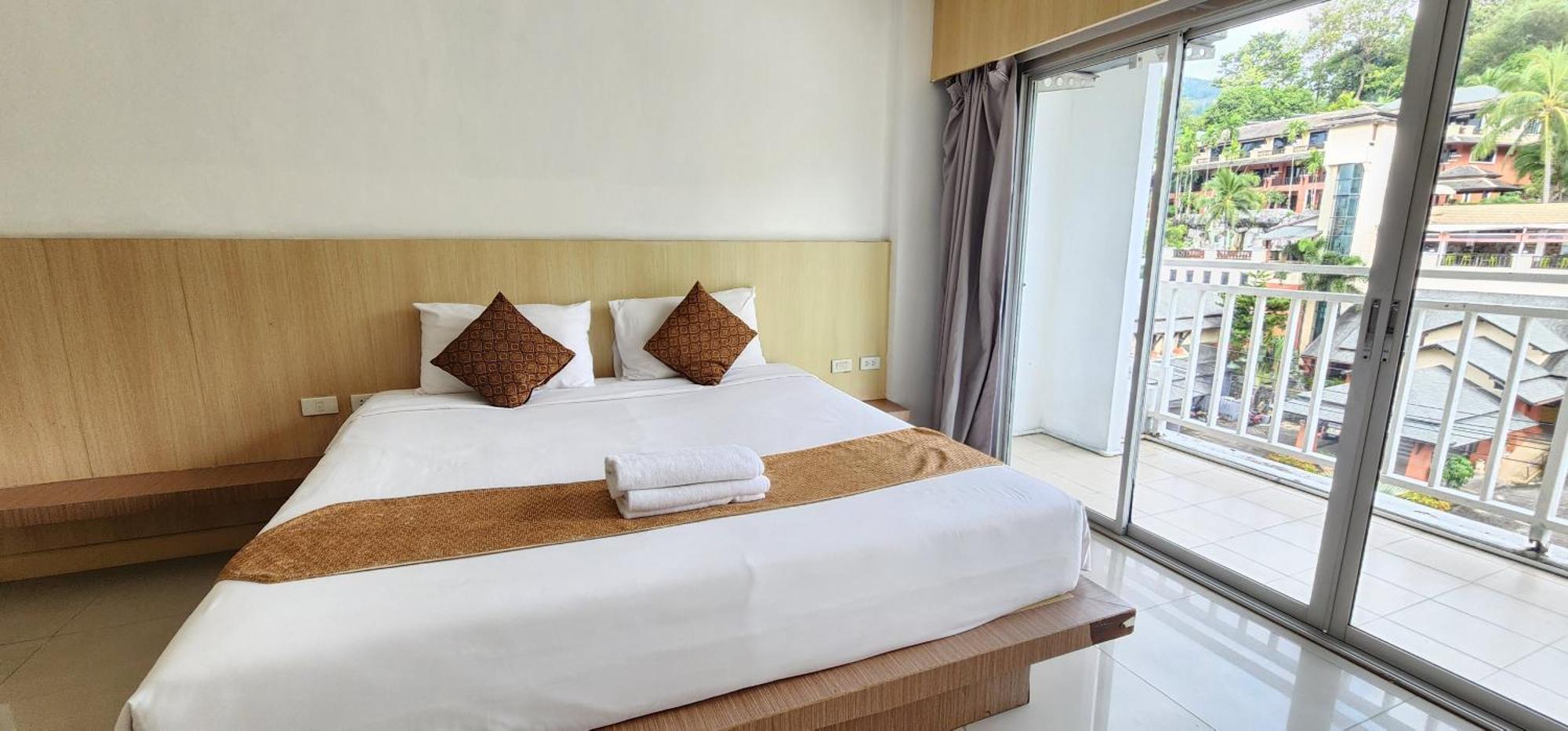 Eden Park Hotel Patong Buitenkant foto