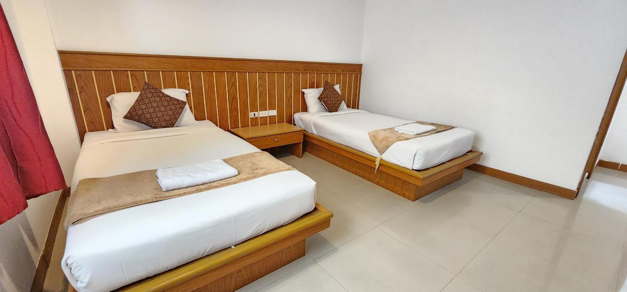 Eden Park Hotel Patong Buitenkant foto