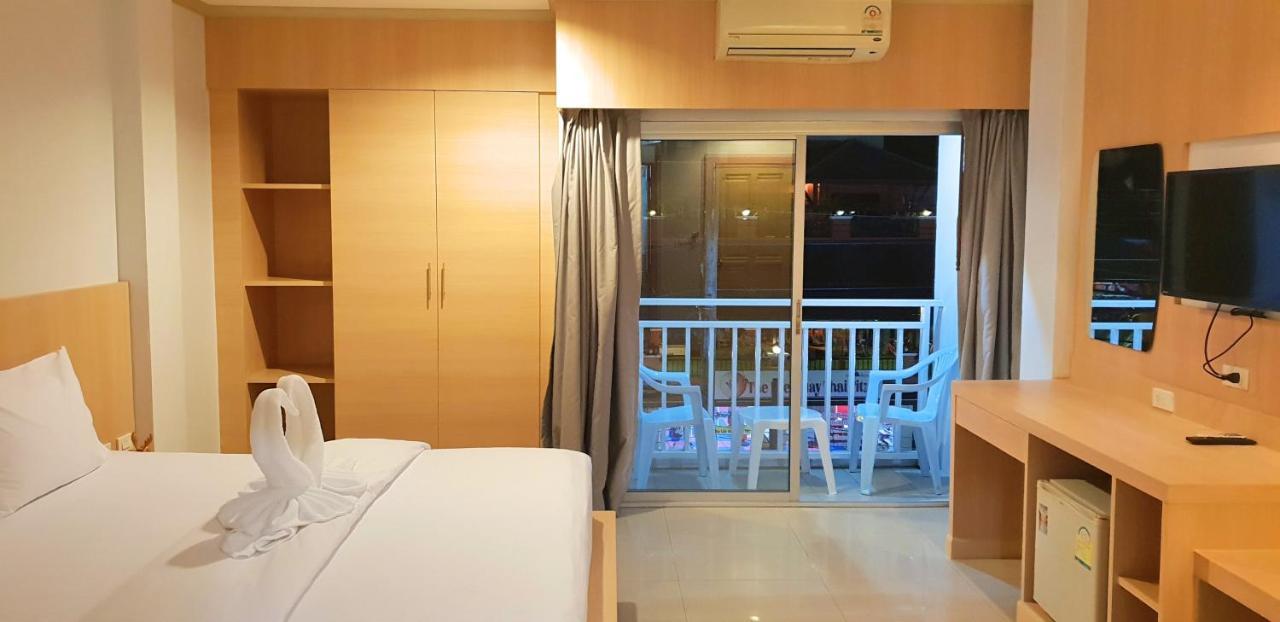 Eden Park Hotel Patong Buitenkant foto